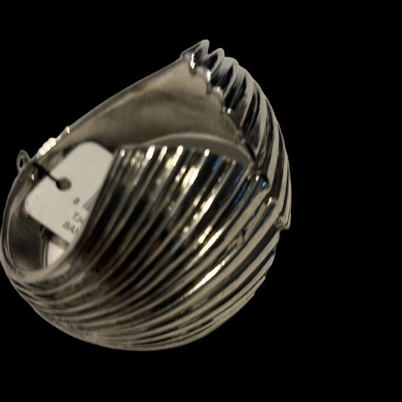 Kendall & James Clam Shell Silver-tone Bangle - Picture 8 of 11